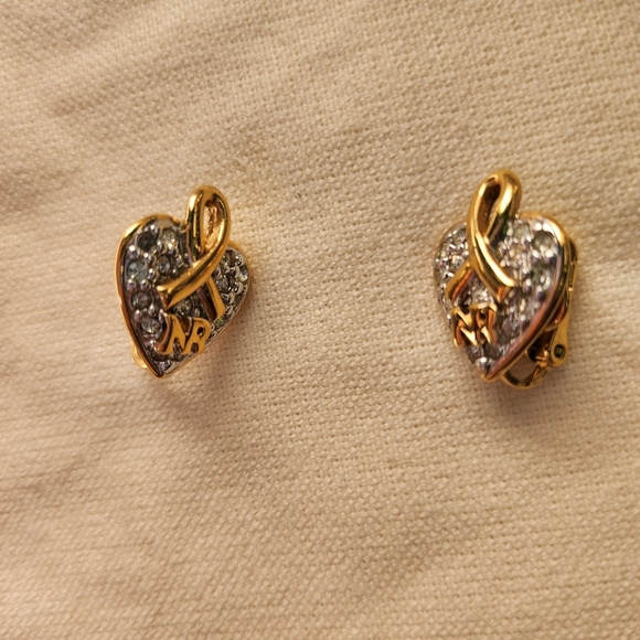 Vintage Nina Ricci Gold Tone Heart shape Rhinestone Clip on Earrings - Picture 1 of 10